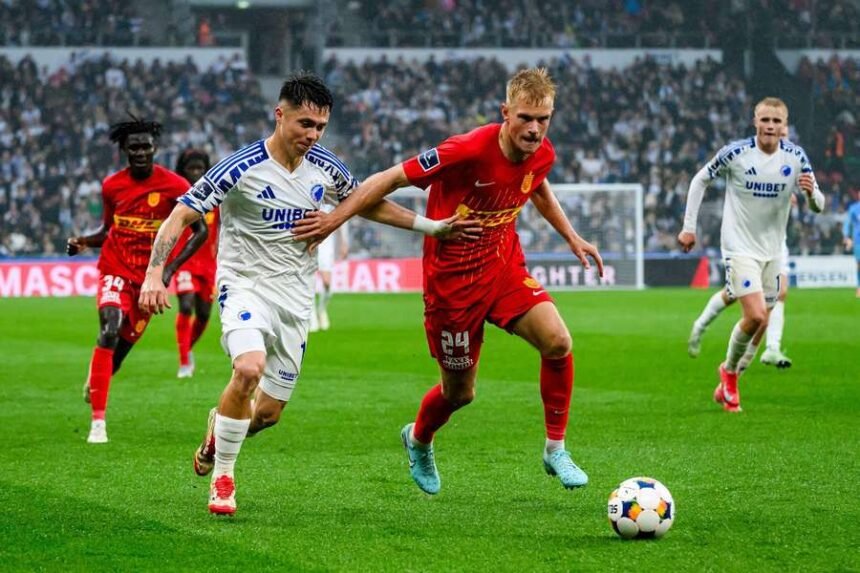 FC Copenhagen's Rodrigo Huescas and FC Nordsjaelland's Lucas Høgsberg tussle for possession
