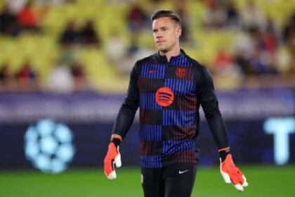 Marc-Andre ter Stegen warming up