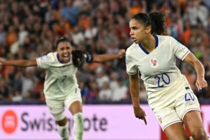 Delphine Cascarino (R) celebrates after scoring France's second goal