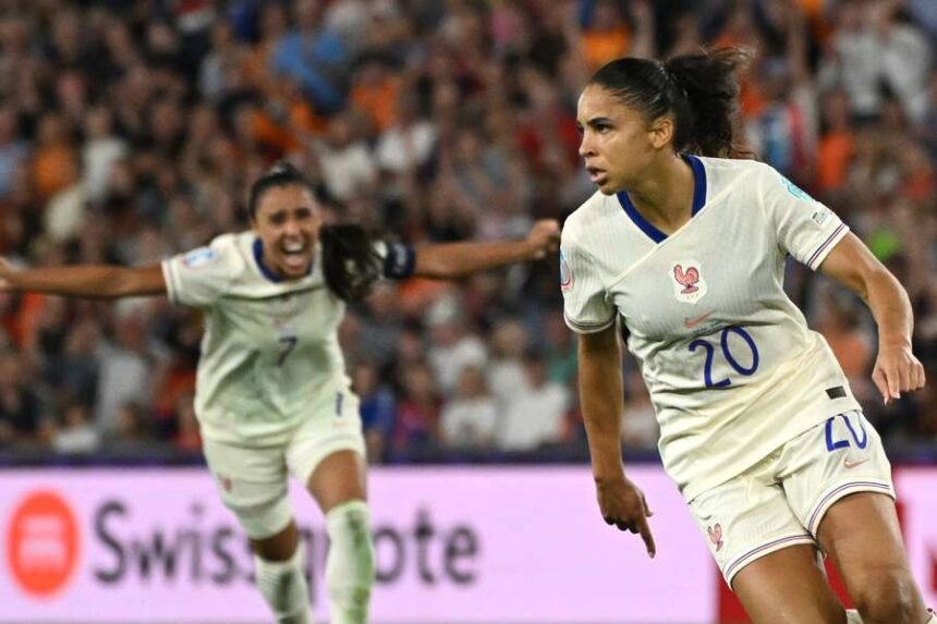 Delphine Cascarino (R) celebrates after scoring France's second goal