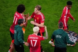 Rasmus Hojlund is replaced by Joshua Zirkzee as Alejandro Garnacho and Amad Diallo look on during the Europa League final