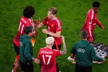 Rasmus Hojlund is replaced by Joshua Zirkzee as Alejandro Garnacho and Amad Diallo look on during the Europa League final