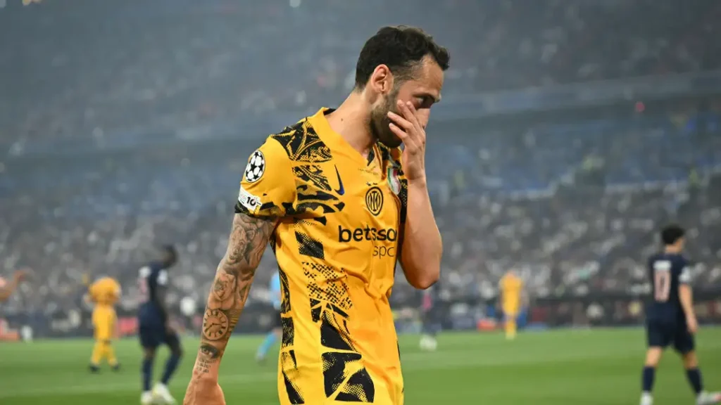 Revealed: Mourinho Frustrated with Fenerbahce Over Calhanoglu Transfer Pursuit Without His Approval