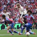 Hugo Ekitike scores the first Liverpool goal in the FA Community Shield match vs Crystal Palace