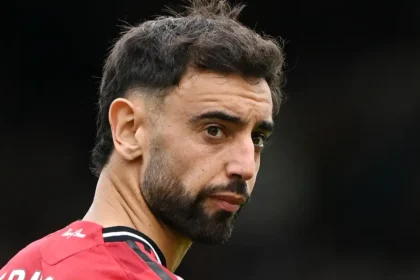 Man Utd Fans Rage at Bruno Fernandes' 'Embarrassing' Penalty Miss vs Fulham