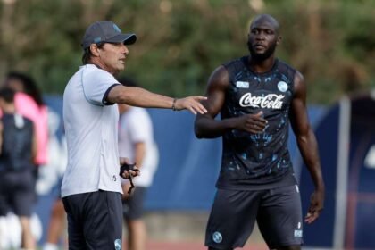 Napoli’s head coach Antonio Conte with Romelu Lukaku before the player's serious injury