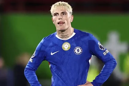 Alejandro Garnacho slammed for error on Chelsea debut as lapse costs Blues in Brentford draw