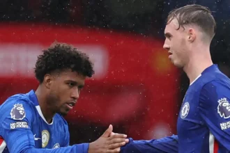Chelsea suffer major blow as Cole Palmer limps off injured vs Manchester United in Premier League clash