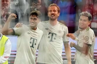 Harry Kane celebrates his goal with teammates