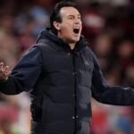 Unai Emery looks frustrated during a match