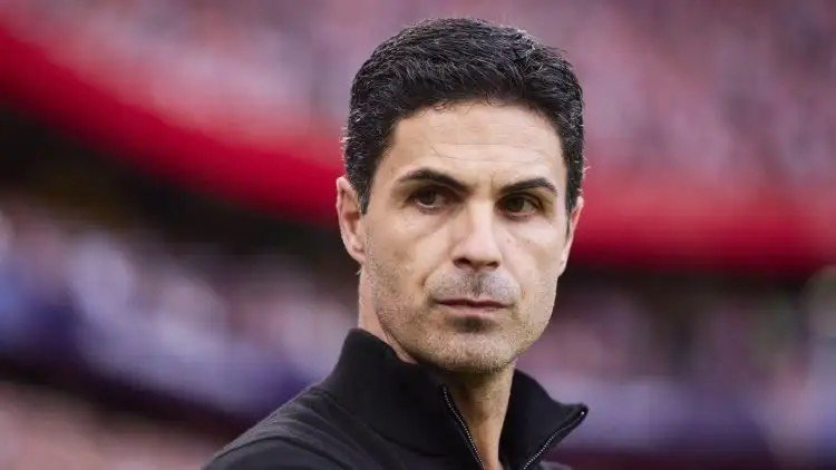 Mikel Arteta looks serious during a Premier League match.