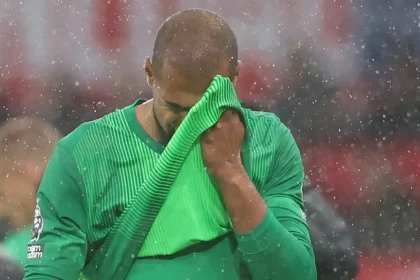 Robert Sanchez sets unwanted Chelsea record with early red card in Manchester United defeat