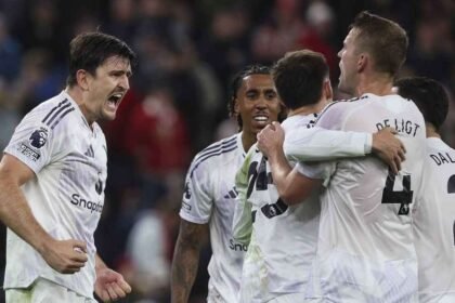 Manchester Utd players celebrate their win against Liverpool
