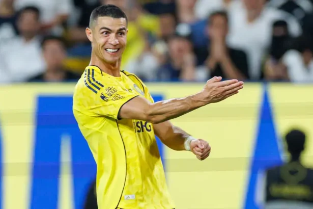 Cristiano Ronaldo scores stunning screamer for Al-Nassr minutes after penalty miss in 5-1 win over Al-Fateh
