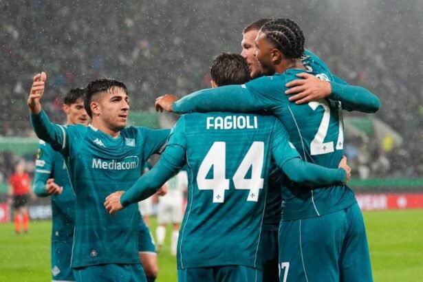 Fiorentina defeated Rapid Vienna 3-0 on Thursday