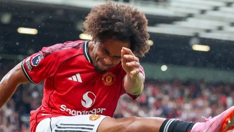 Joshua Zirkzee kicks out in frustration after missing a chance.