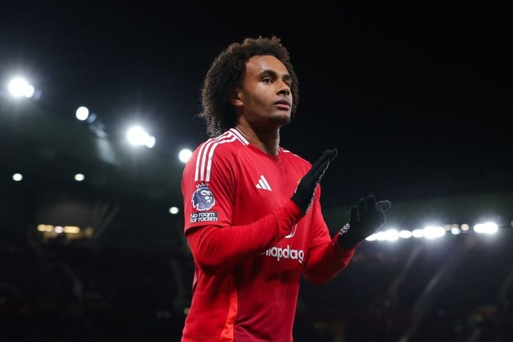 Manchester United pair Joshua Zirkzee and Kobbie Mainoo.