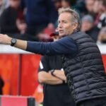 Kasper Hjulmand guiding his troops during the game against Union Berlin