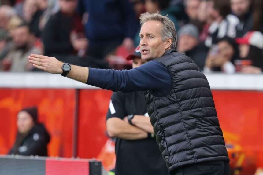 Kasper Hjulmand guiding his troops during the game against Union Berlin