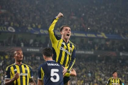 Kerem Akturkoglu celebrates his goal